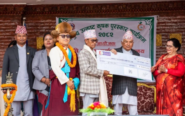 ​जुम्लाका ‘कृषि अभियन्ता’ टंक गिरि राष्ट्रिय स्तरमा सम्मानित: कठिन भूगोलमा उभ्याए सफलताको दृष्टान्त